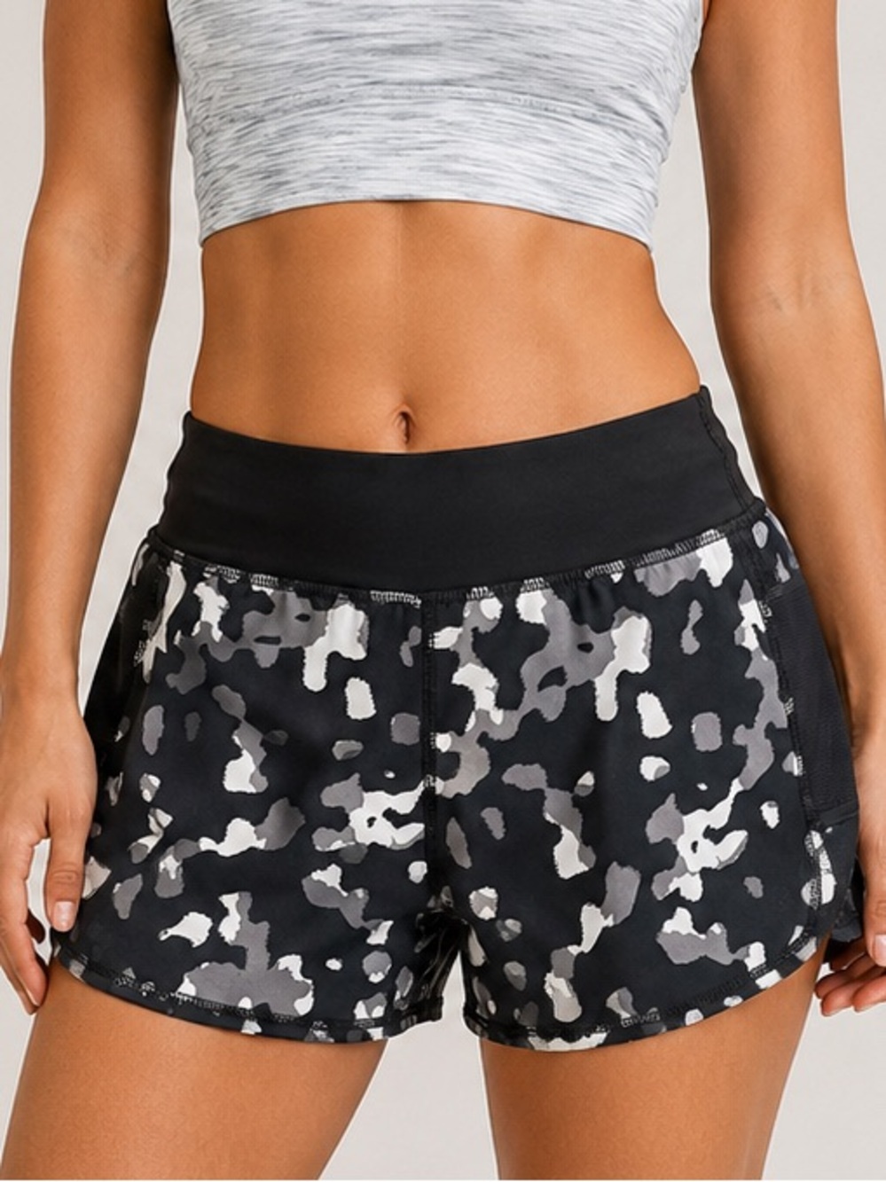 Athleta Black Gray Abstract Camo Running Shorts Size Small Zip Pocket